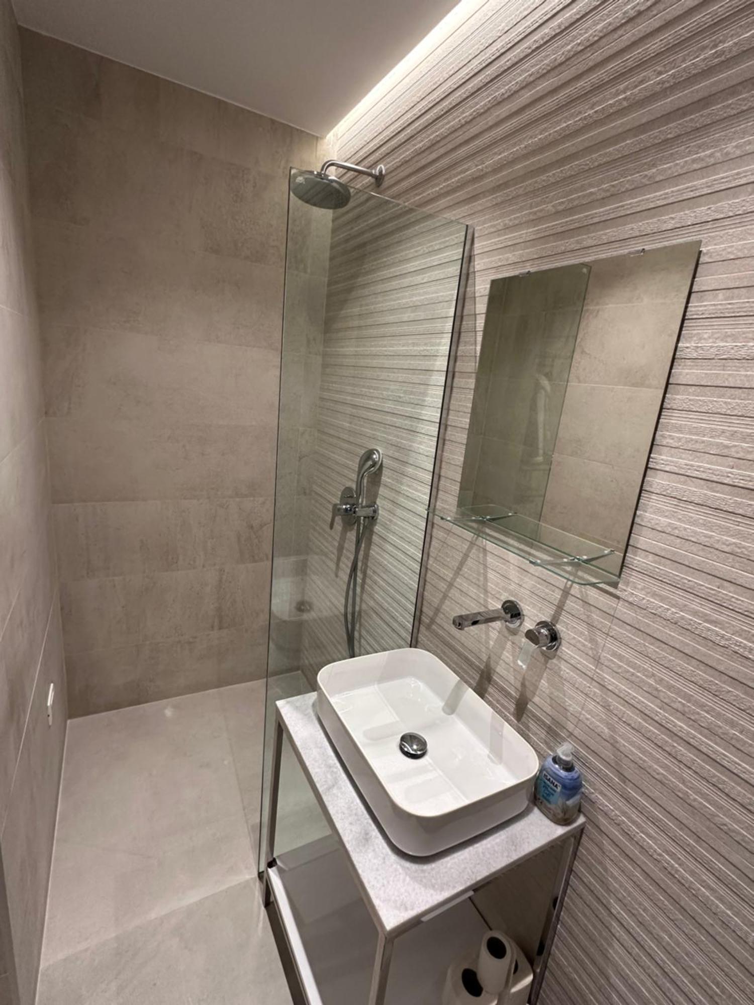 Amazon 8 Guesthouse Tirana Esterno foto