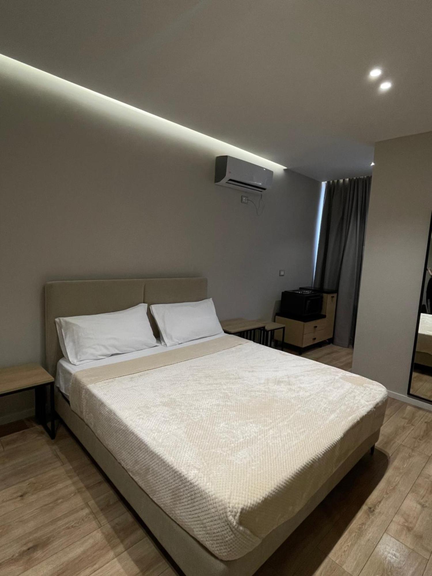 Amazon 8 Guesthouse Tirana Esterno foto